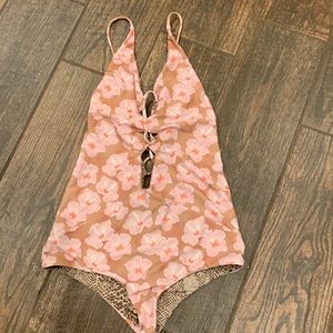 Acacia Kokomo Capsule Mahalo